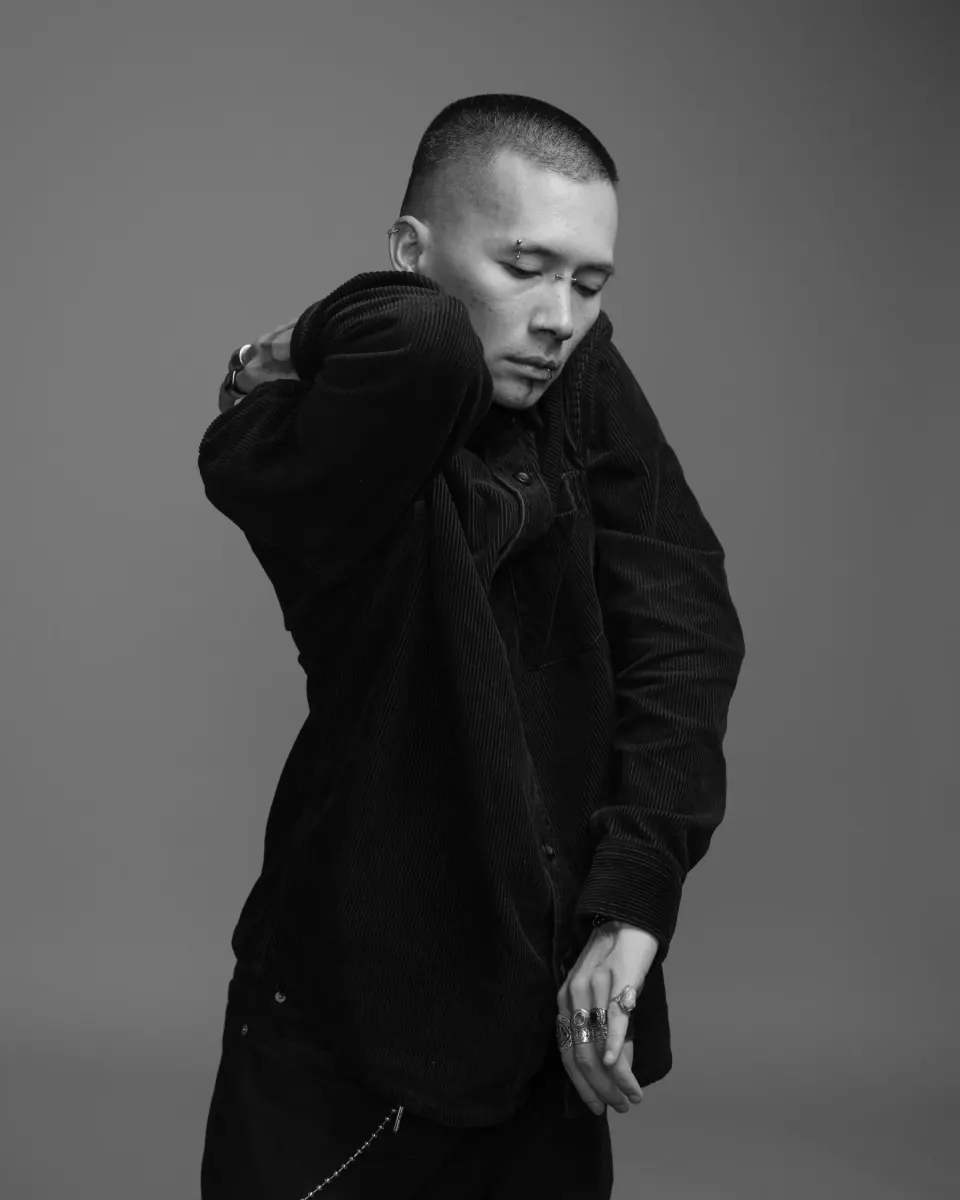 Tú Hoàng in a quiet moment, photographed in black and white